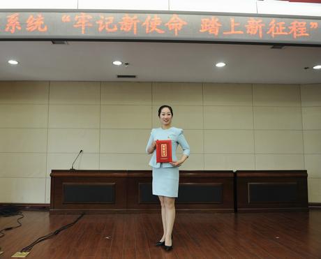 殷梦领奖.jpg