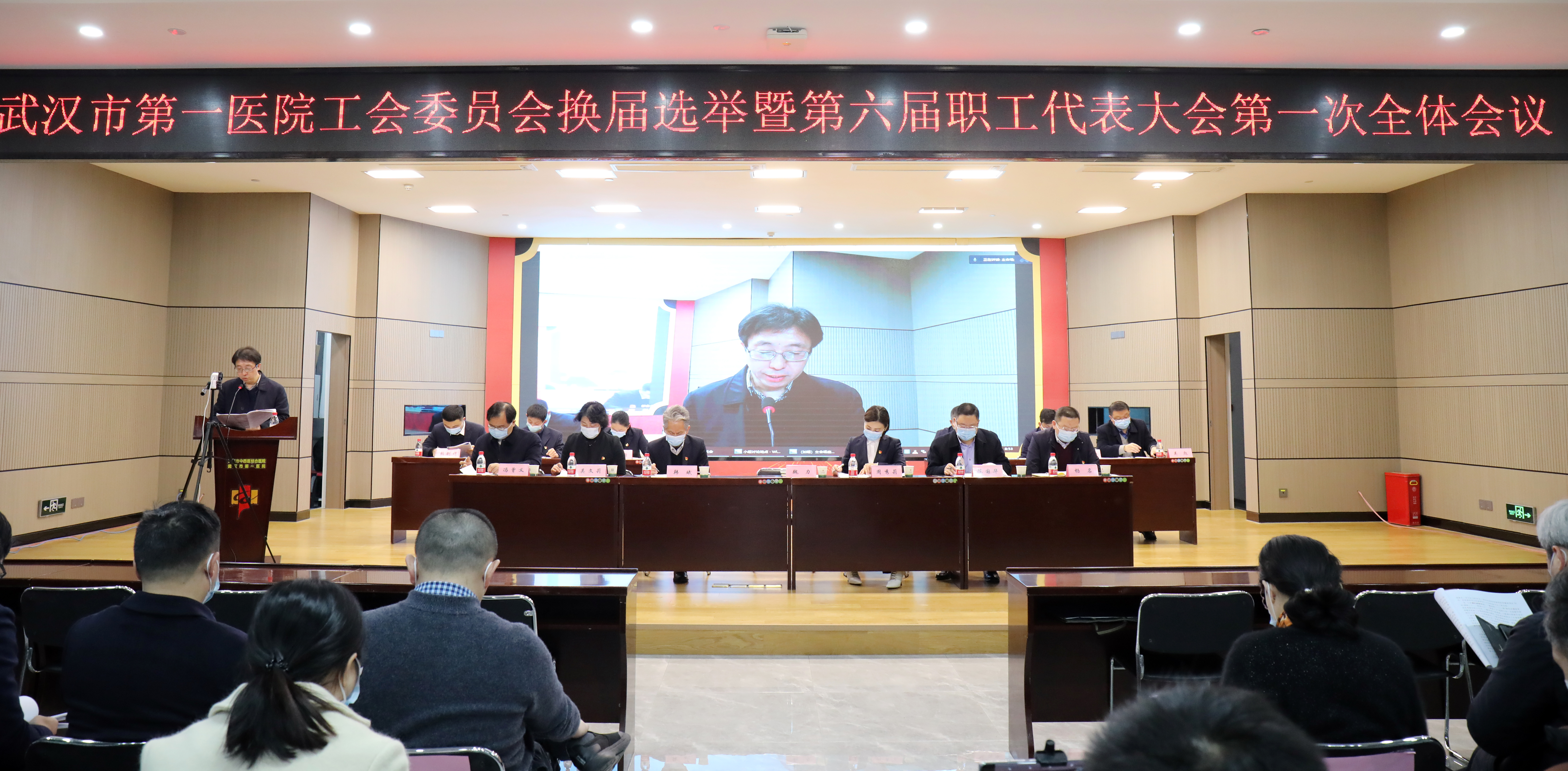 8.魏院长作报告图.JPG